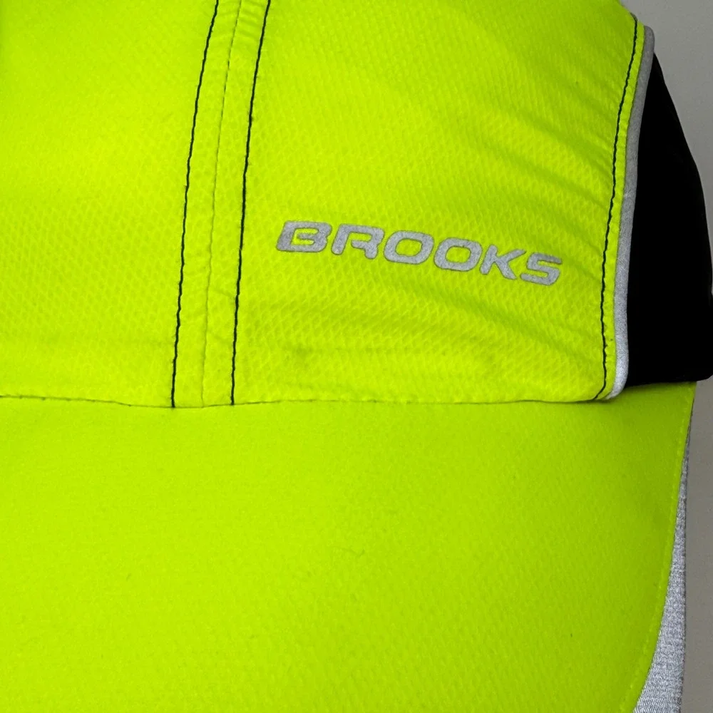 Brooks Nightlife Hat Neon Yellow Black Reflective Running Cap AC665 OSFA - Picture 2 of 11